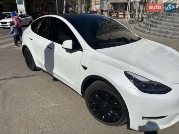 Авто Tesla Model Y 2022 № 7663186