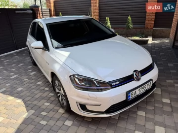 Авто Volkswagen E-Golf 2016 № 7663561