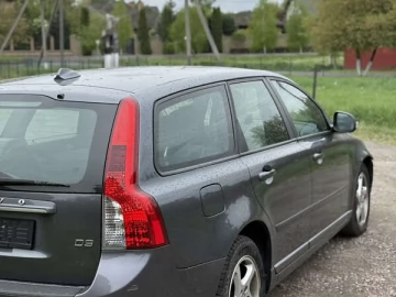 Авто Volvo V50 2011 № 7663920
