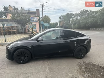Авто Tesla Model Y 2023 № 7666235