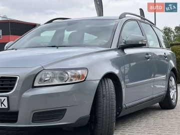 Авто Volvo V50 2010 № 7667708