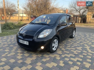 Авто Toyota Yaris 2010 № 7668750