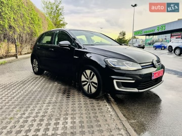 Авто Volkswagen E-Golf 2017 № 7668911