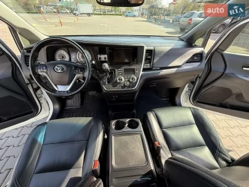 Авто Toyota Sienna 2016 № 7671030