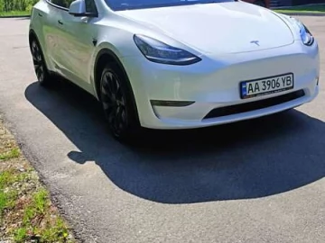 Авто Tesla Model Y 2023 № 7671232