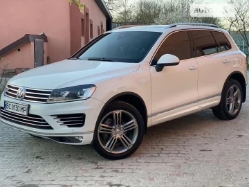 Авто Volkswagen Touareg 2015 № 7671425