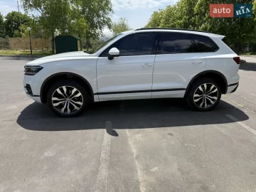 Авто Volkswagen Touareg 2018 № 7671616