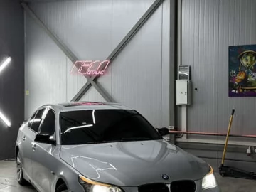 Авто BMW 5 Series 2004 № 7671738