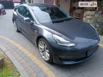 Авто Tesla Model 3 2019 № 7672216