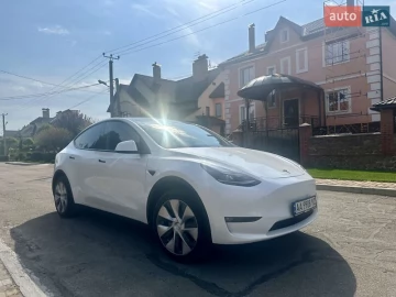 Авто Tesla Model Y 2023 № 7674180