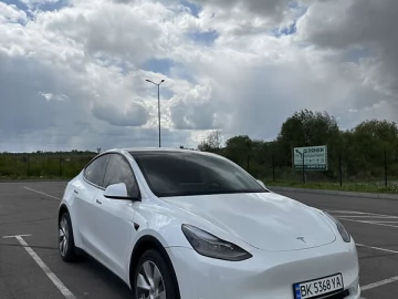 Авто Tesla Model Y 2021 № 7674898
