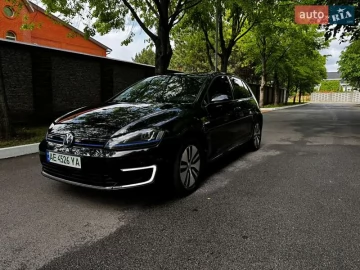 Авто Volkswagen E-Golf 2015 № 7675280