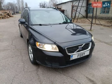 Авто Volvo V50 2009 № 7676192
