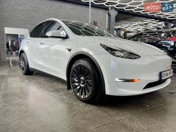 Авто Tesla Model Y 2023 № 7677675