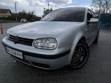 Авто Volkswagen Golf 2000 № 7679814