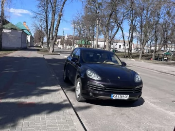 Авто Porsche Cayenne 2011 № 7680018