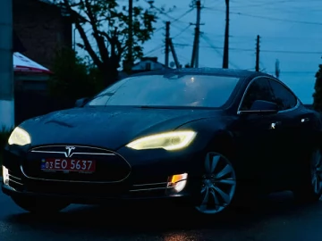 Авто Tesla Model S 2015 № 7682362