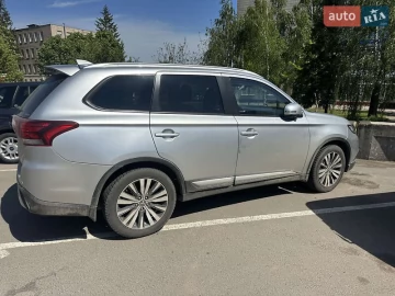 Авто Mitsubishi Outlander 2020 № 7683188
