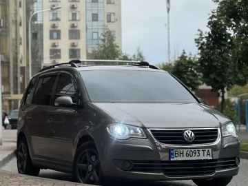 Авто Volkswagen Touran 2008 № 7684415