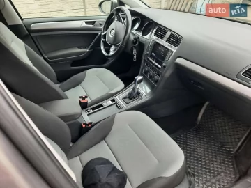 Авто Volkswagen E-Golf 2016 № 7686168