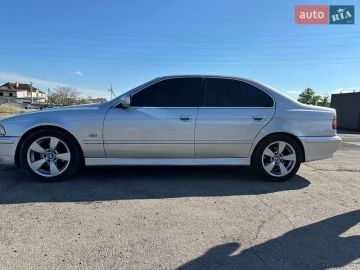 Авто BMW 5 Series 2002 № 7688938