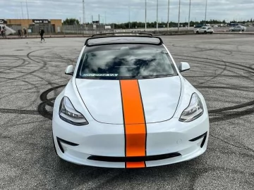 Авто Tesla Model 3 2019 № 7690165