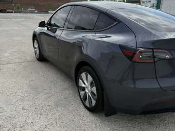 Авто Tesla Model Y 2023 № 7690865