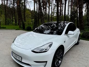Авто Tesla Model 3 2018 № 7692708