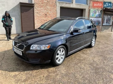 Авто Volvo V50 2010 № 7695505
