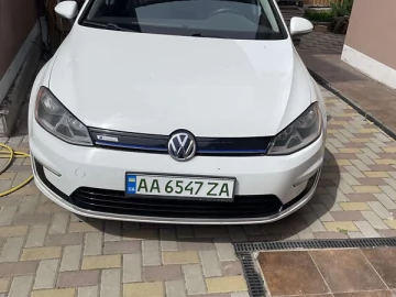 Авто Volkswagen E-Golf 2015 № 7695614