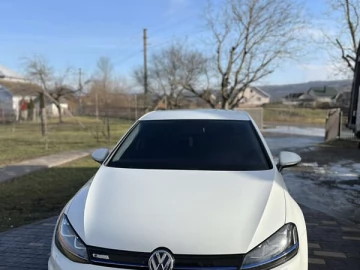 Авто Volkswagen E-Golf 2015 № 7697857