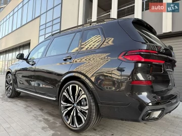 Авто BMW X7 2023 № 7699100