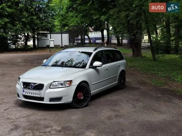 Авто Volvo V50 2010 № 7699206