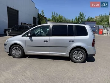 Авто Volkswagen Touran 2006 № 7700066