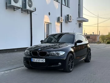 Авто BMW 1 Series 2008 № 7700365