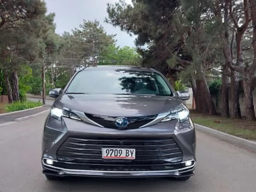 Авто Toyota Sienna 2022 № 7700396