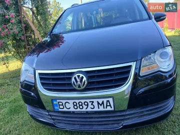 Авто Volkswagen Touran 2009 № 7701000