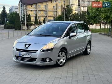 Авто Peugeot 5008 2011 № 7701868
