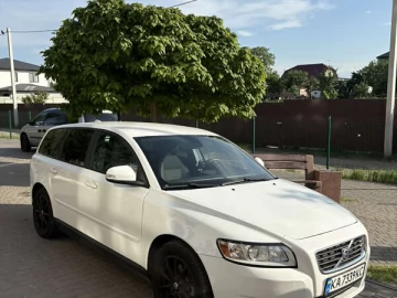 Авто Volvo V50 2010 № 7702104