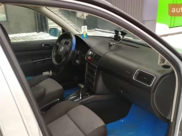 Авто Volkswagen Golf 2002 № 7702576