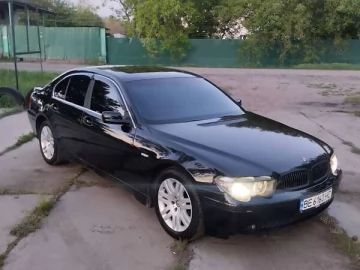 Авто BMW 7 Series 2002 № 7703117