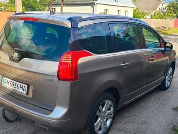 Авто Peugeot 5008 2011 № 7703127