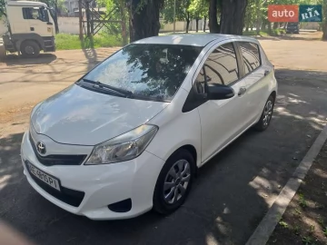 Авто Toyota Yaris 2013 № 7703448