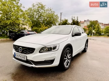 Авто Volvo V60 2017 № 7706073