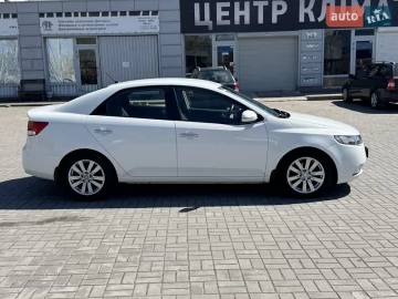 Авто KIA Cerato 2010 № 7707208