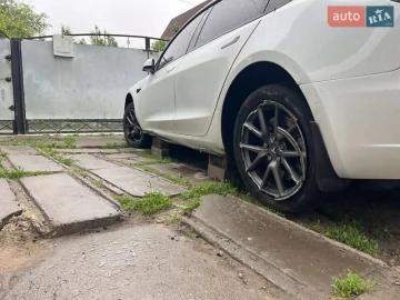 Авто Tesla Model 3 2021 № 7710338