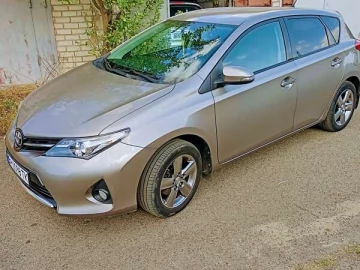 Авто Toyota Auris 2012 № 7711167