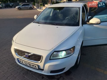 Авто Volvo V50 2010 № 7713256