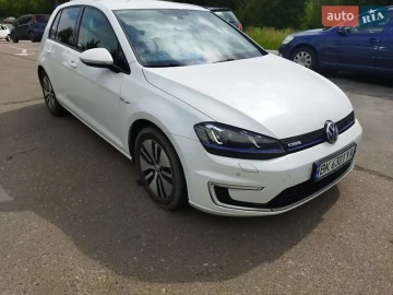 Авто Volkswagen E-Golf 2015 № 7713855