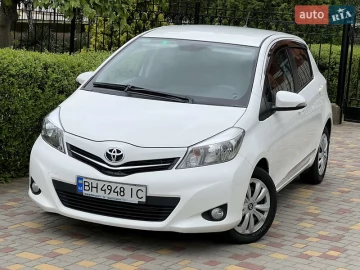 Авто Toyota Yaris 2012 № 7714847